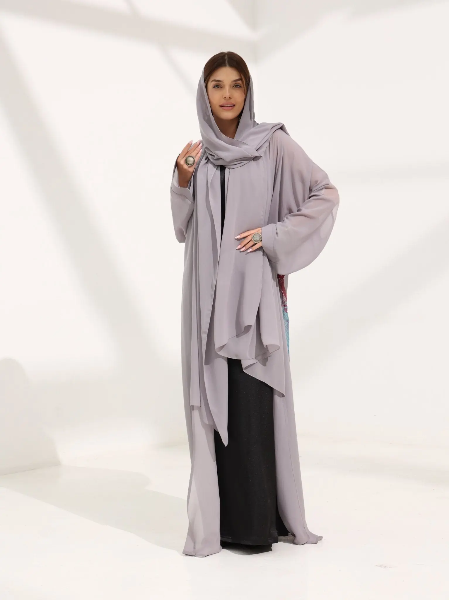 Kashmir Bloom Abaya — Silver Mist