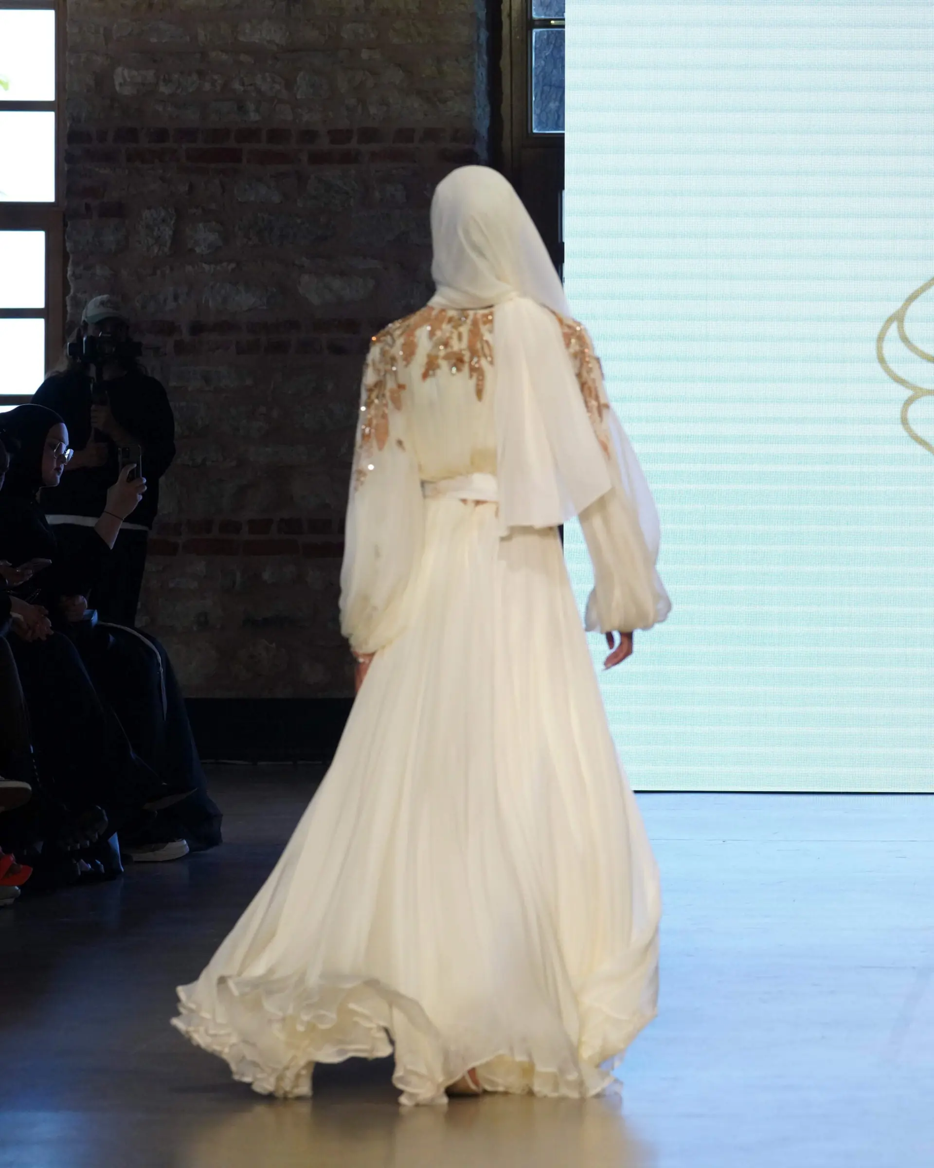 Pure Majesty Balcanian Embellished Silk Gown – White, photo 4