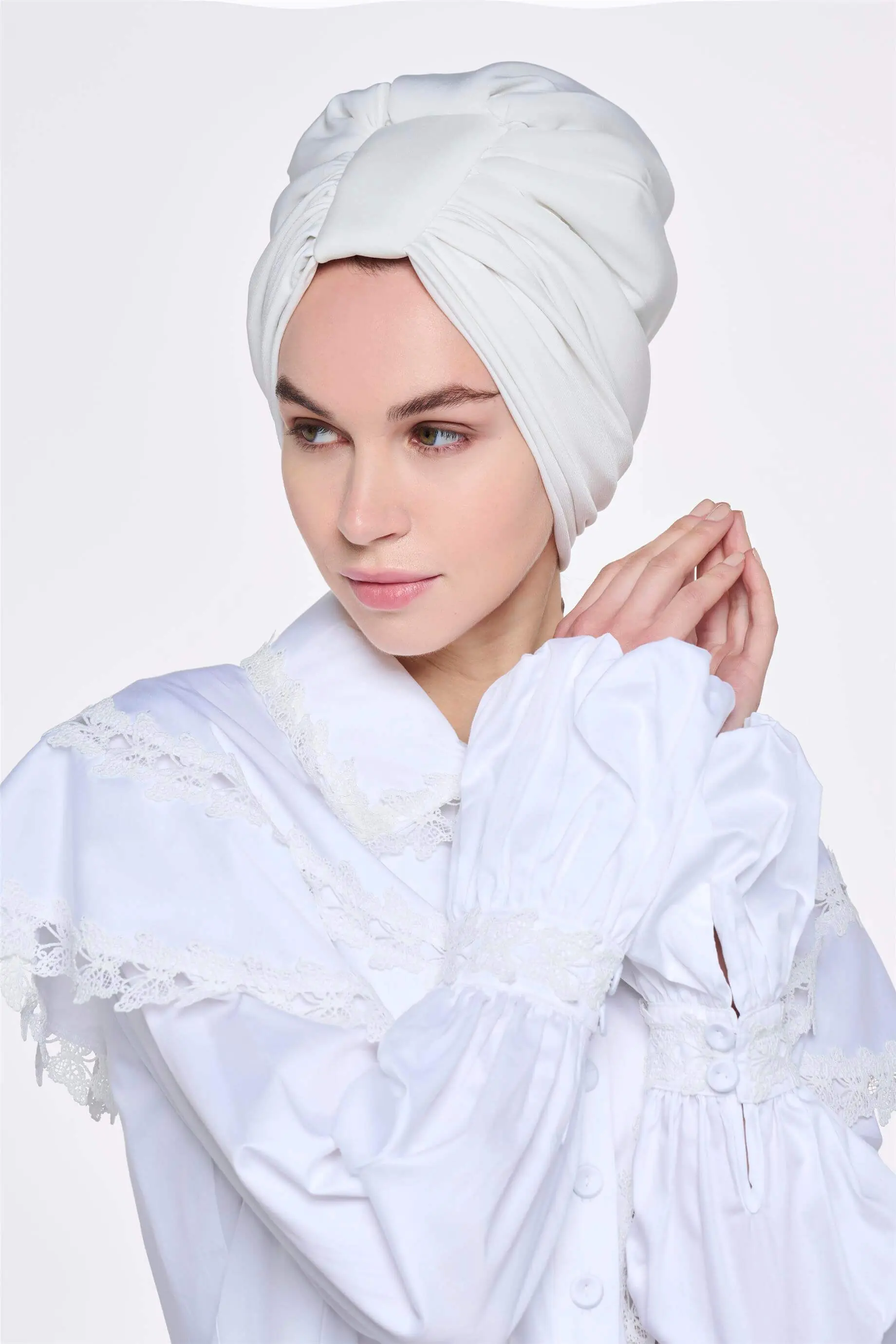 White Handle-Style Design Bonnet, photo 2