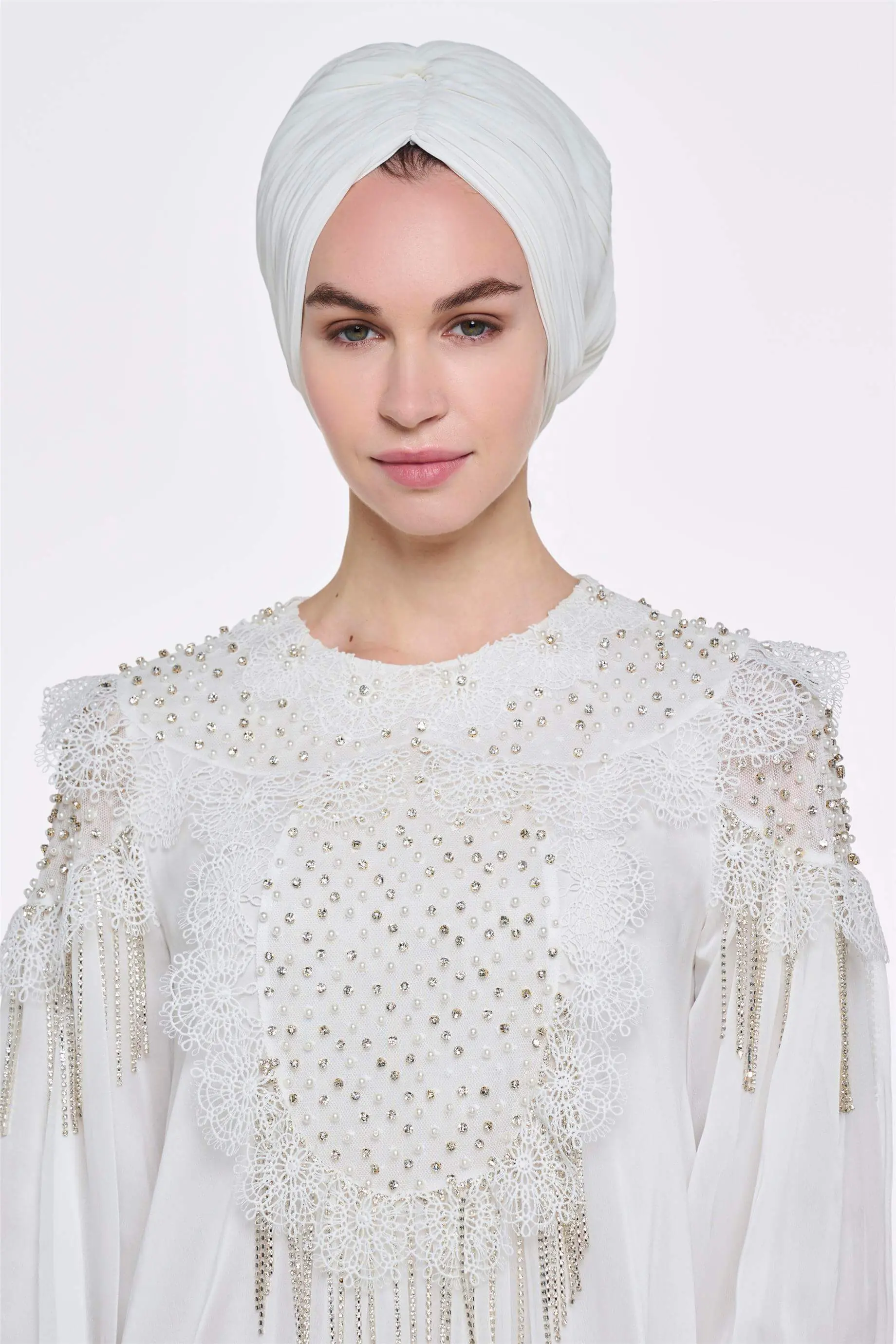 Cross-Wrap Bonnet – White