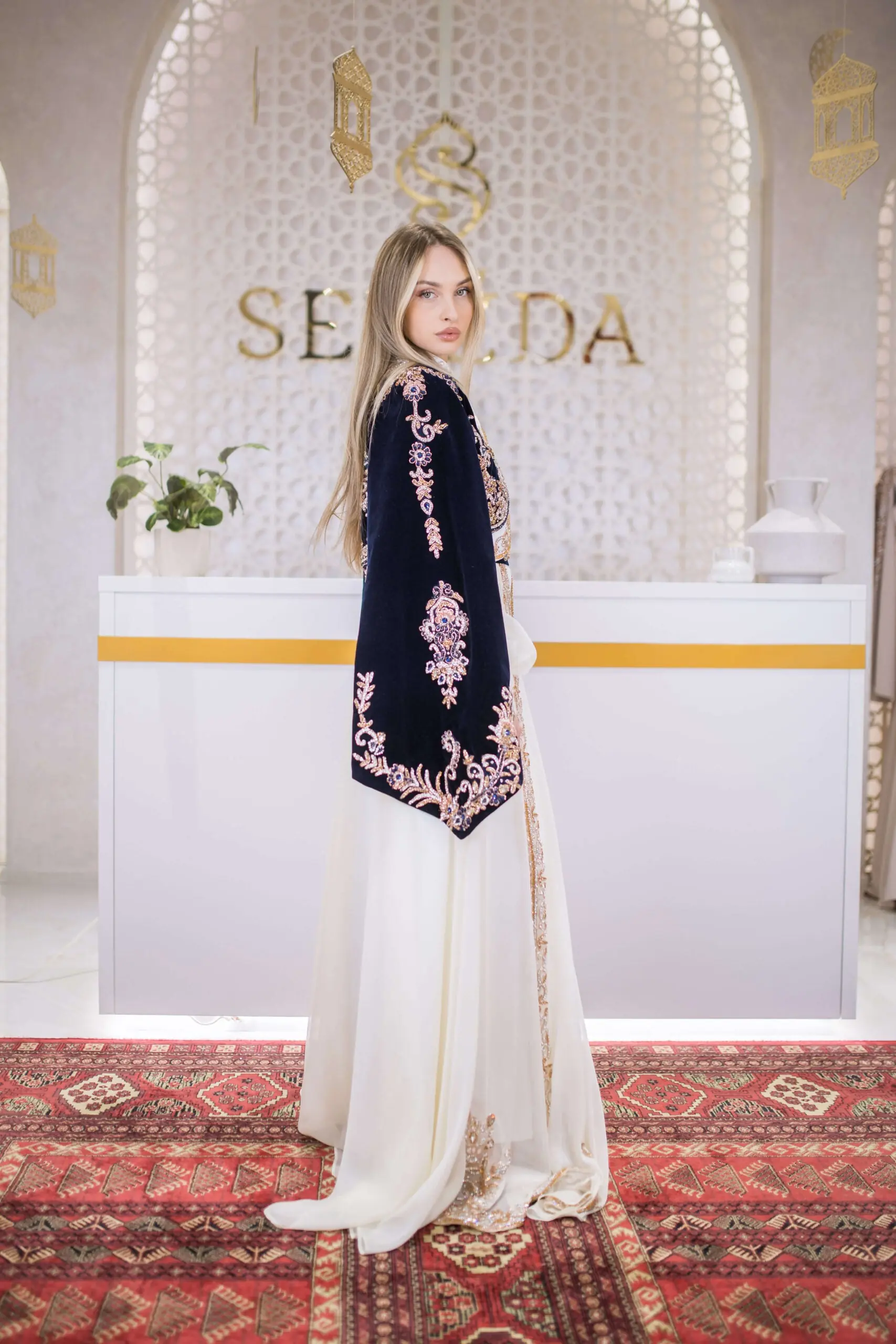 Velvet Noor Embellished Velvet Kaftan – Navy, photo 6