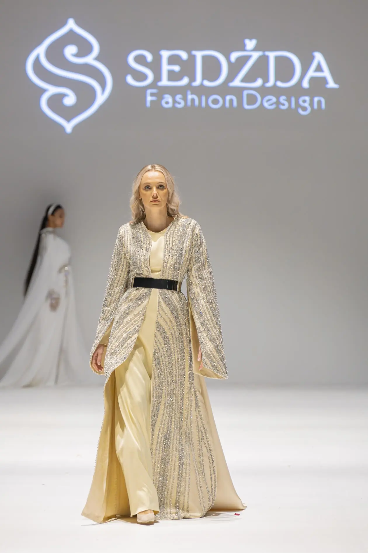 Model 08 The Power of Pain Gown – Beige, photo 3