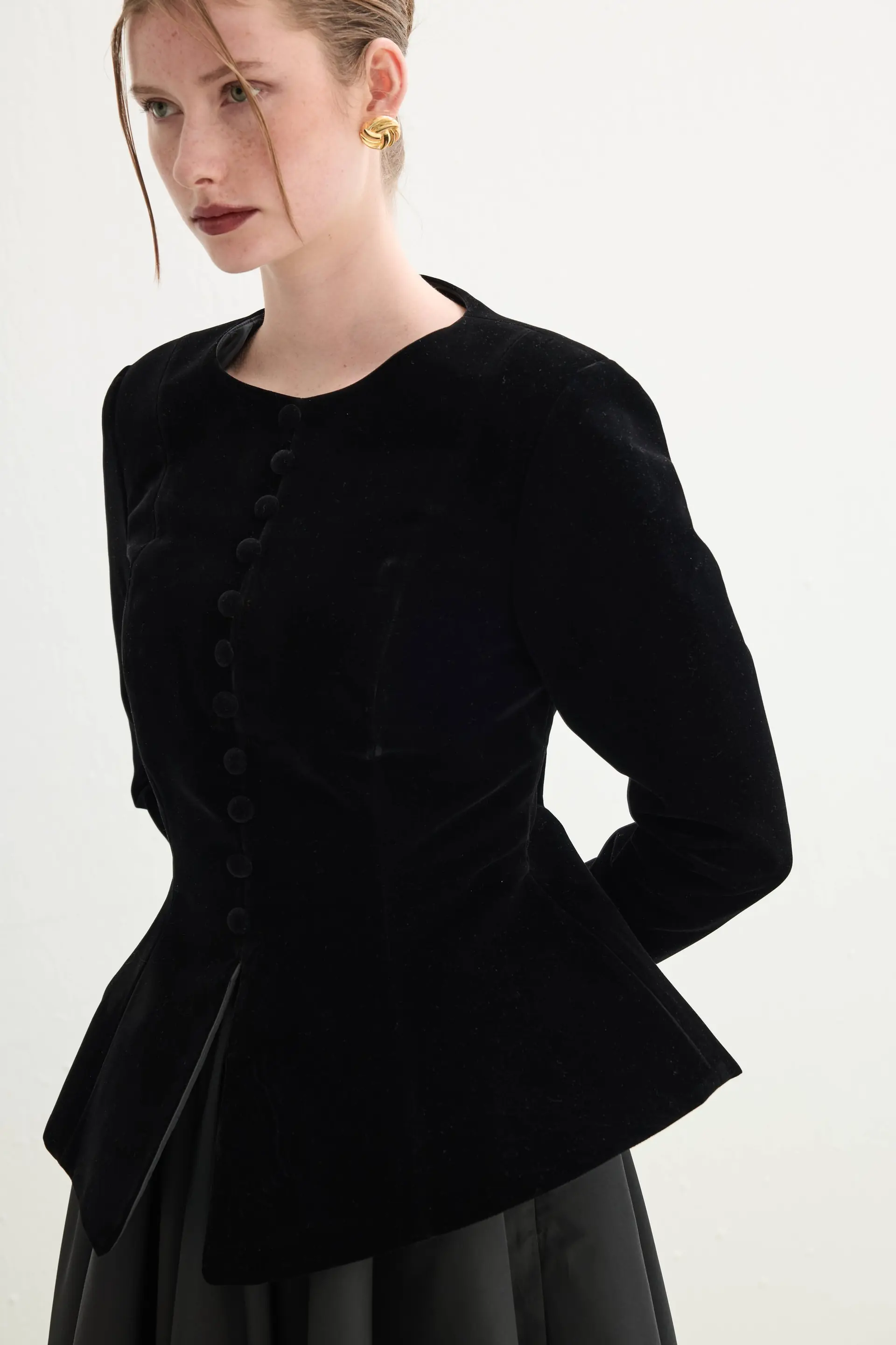 Velvet-Front Buttoned Peplum Blouse – Black, photo 3