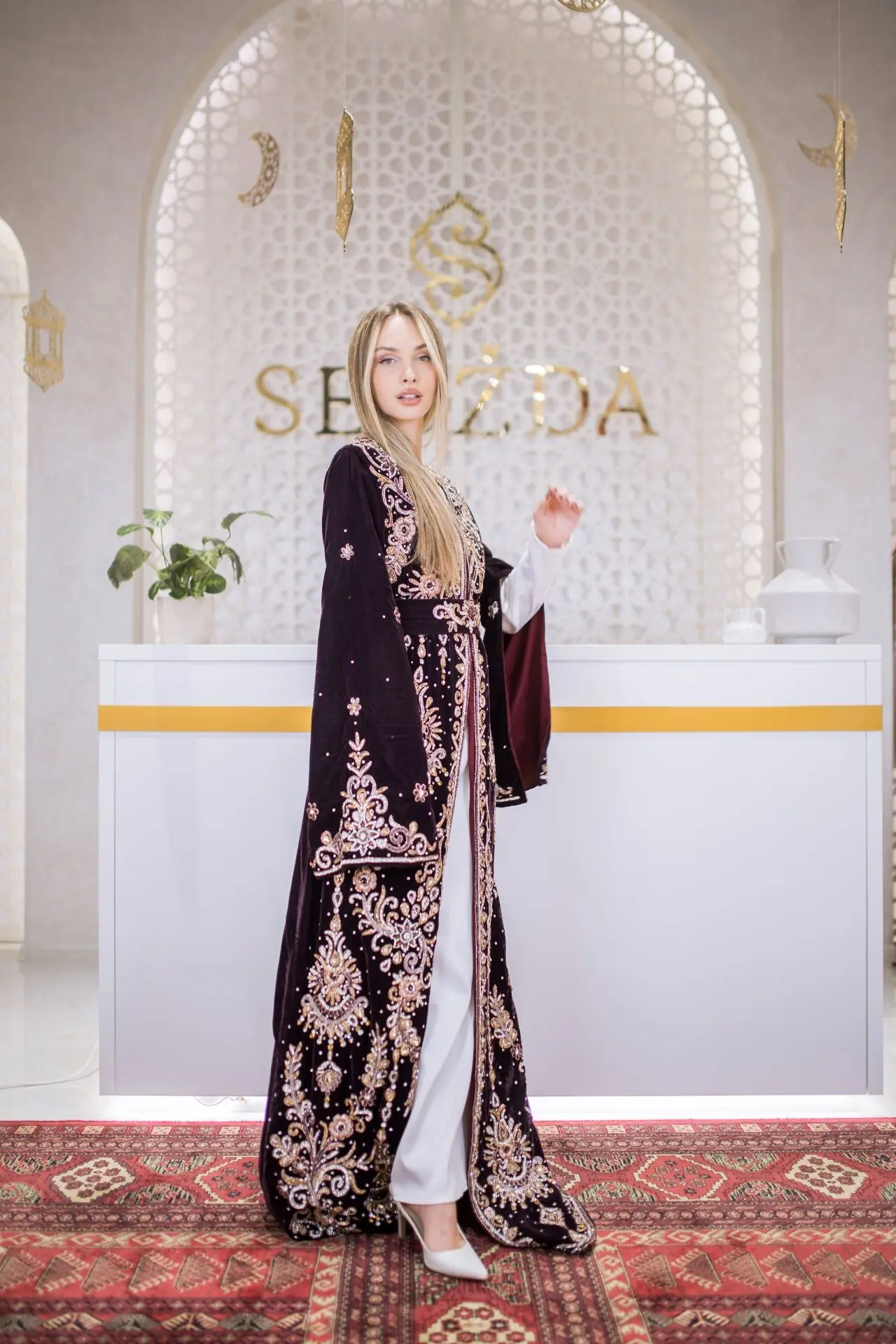 Silk Splendor Embellished Velvet Kaftan – Bordeaux, photo 4