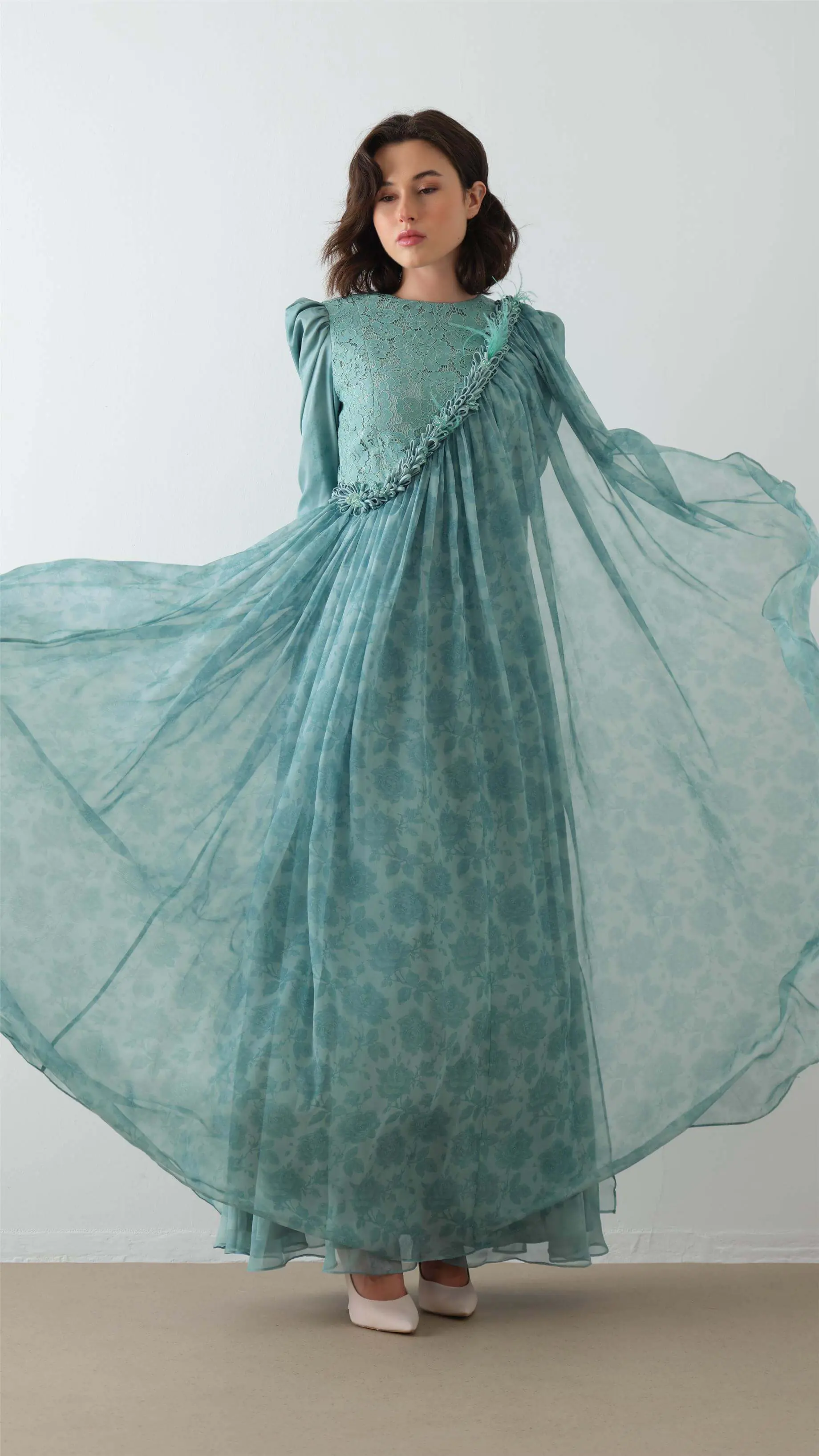 Lace-Detailed Cape Maxi Dress – Green, photo 3