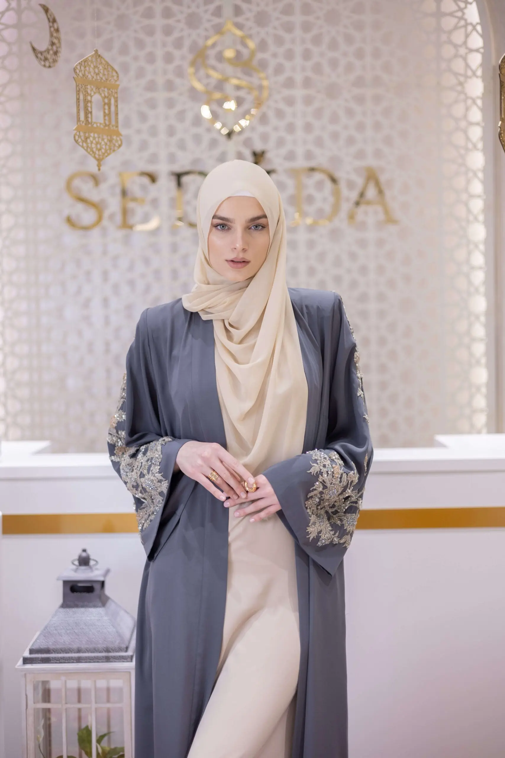 Pearl Aura Embellished Abaya – Gray, photo 5