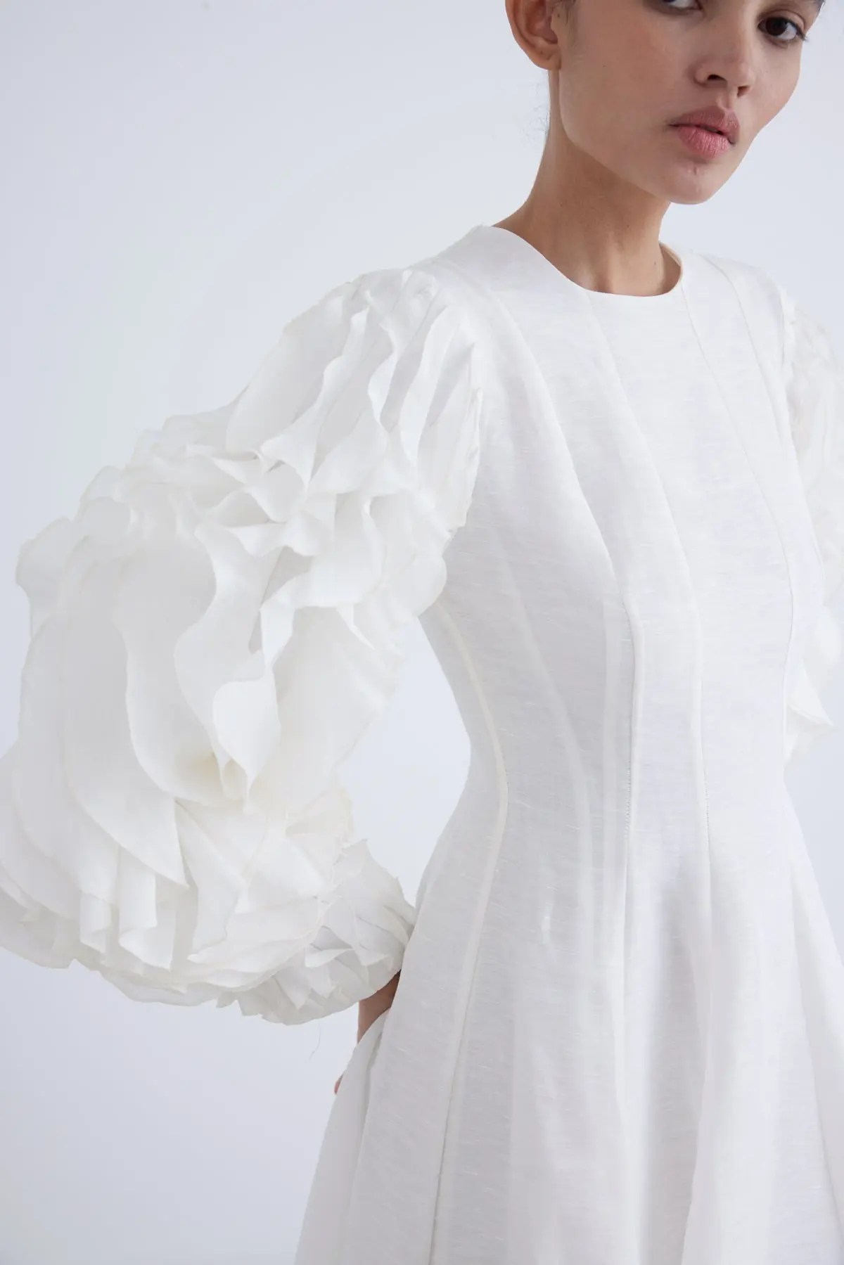 Silk-Linen Dress with Sculptural Ruffle Sleeves – White