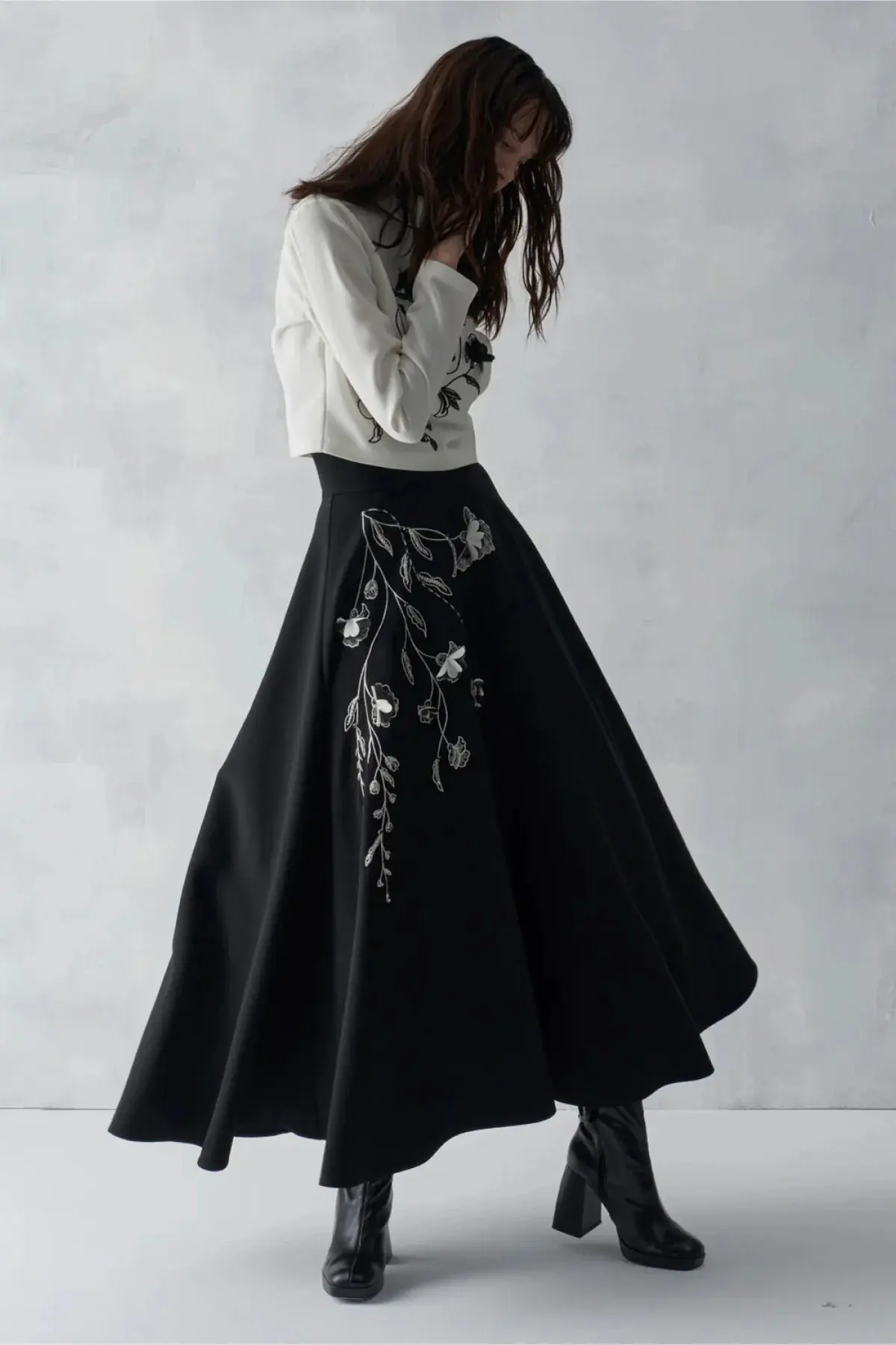 Floral Embroidered Blouse & Skirt Set – White/Black, photo 5