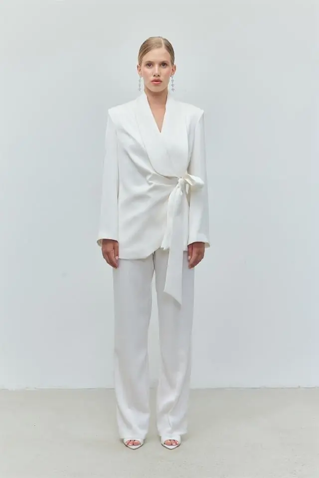 Pure Elegance Silk Set — White