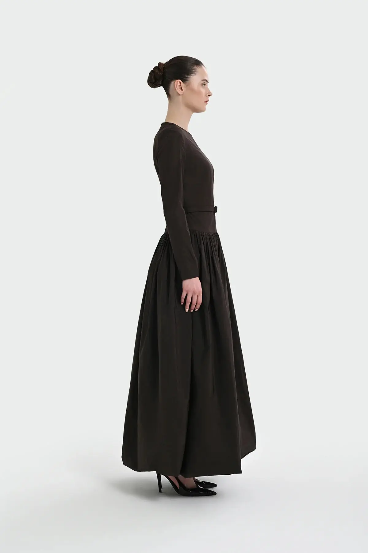 Long-Sleeved Evening Dress with Belt Detail - Brown, photo 4
