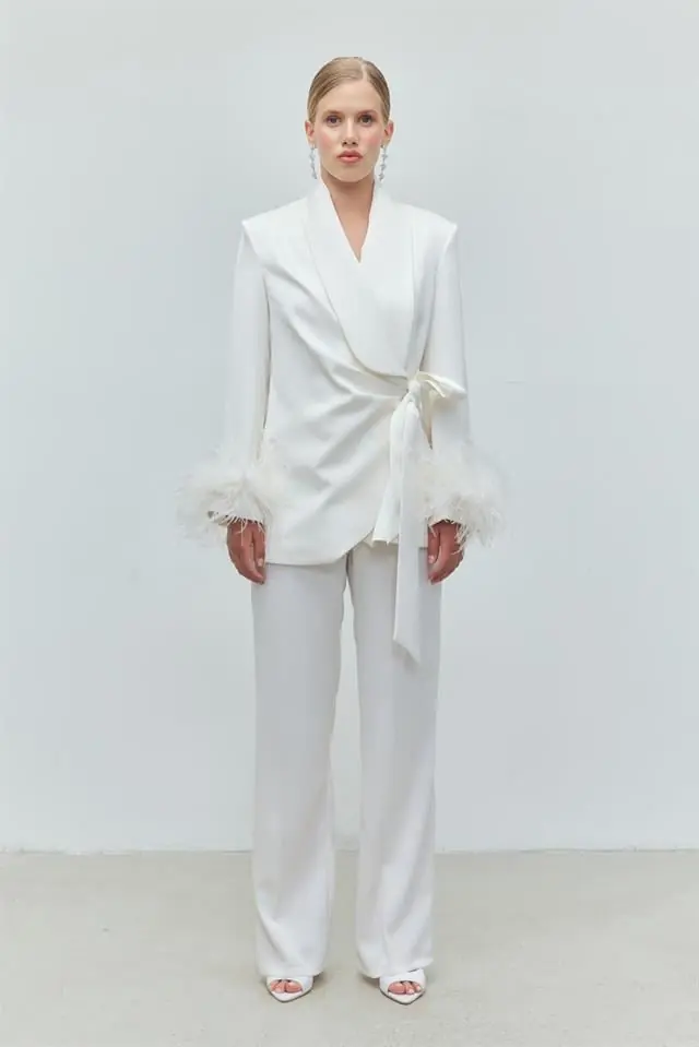 Feather Grace Silk Set – White
