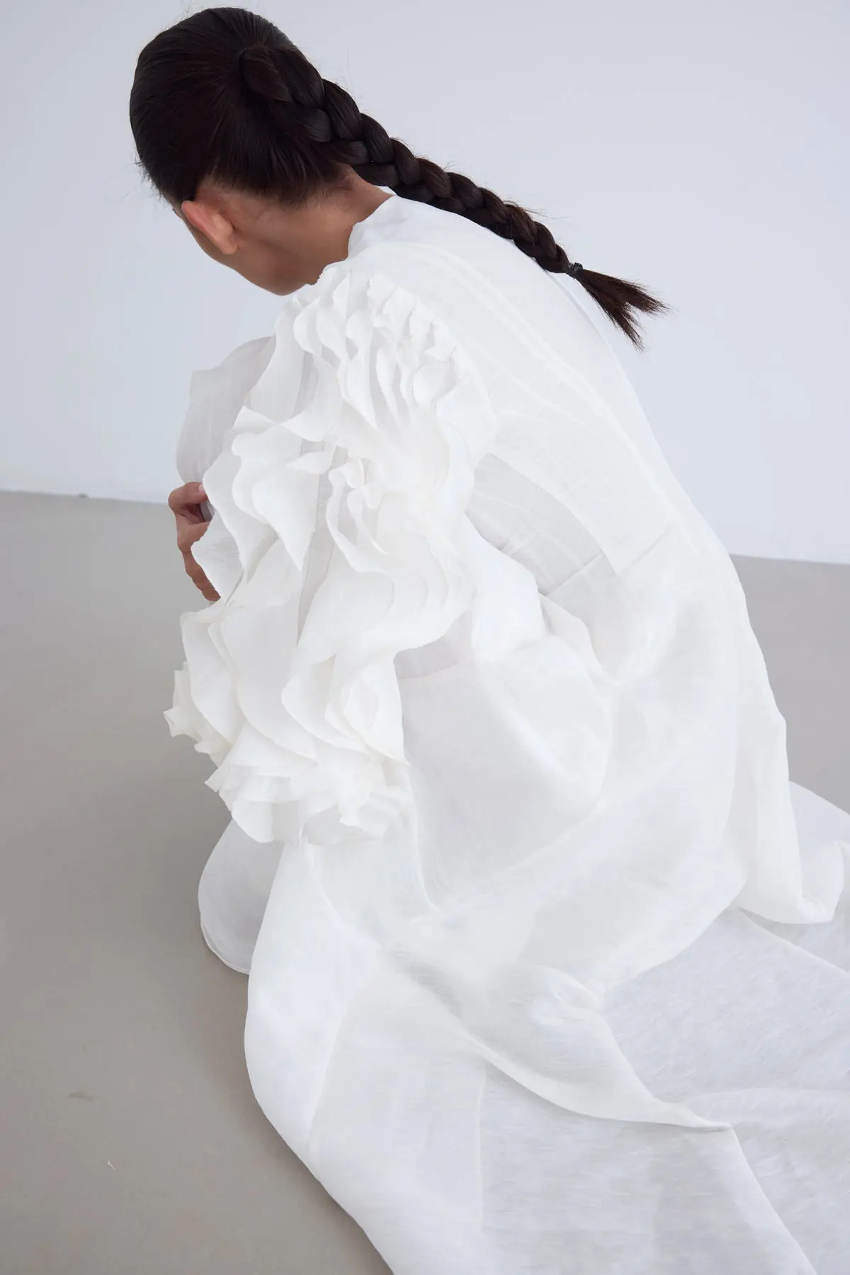 Silk-Linen Dress with Sculptural Ruffle Sleeves – White, photo 5