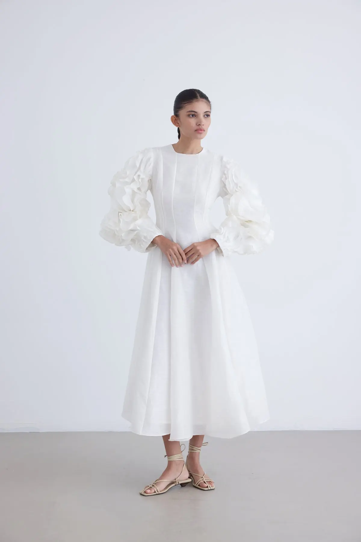 Silk-Linen Dress with Sculptural Ruffle Sleeves – White, photo 2