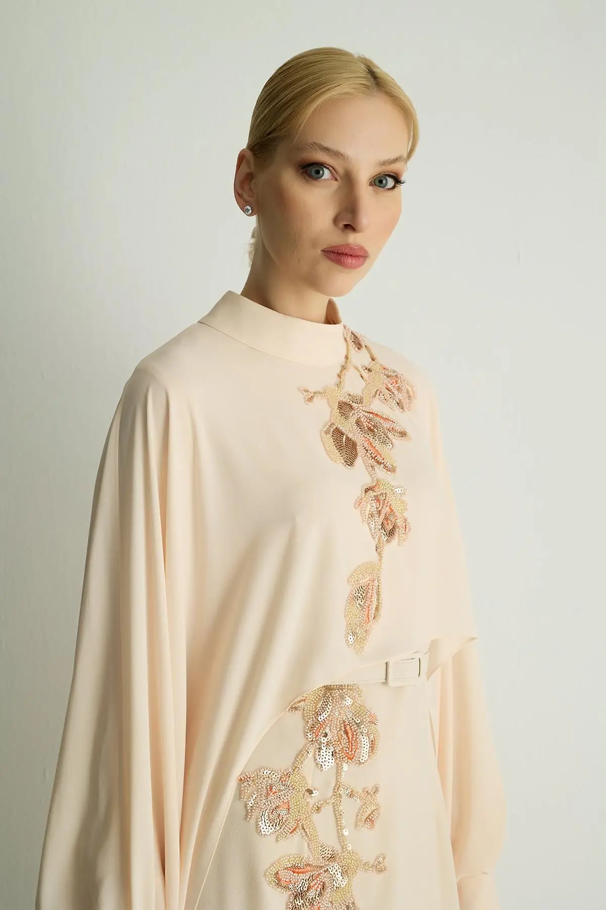Petunia Embellished Cape Dress – Vanilla, photo 3