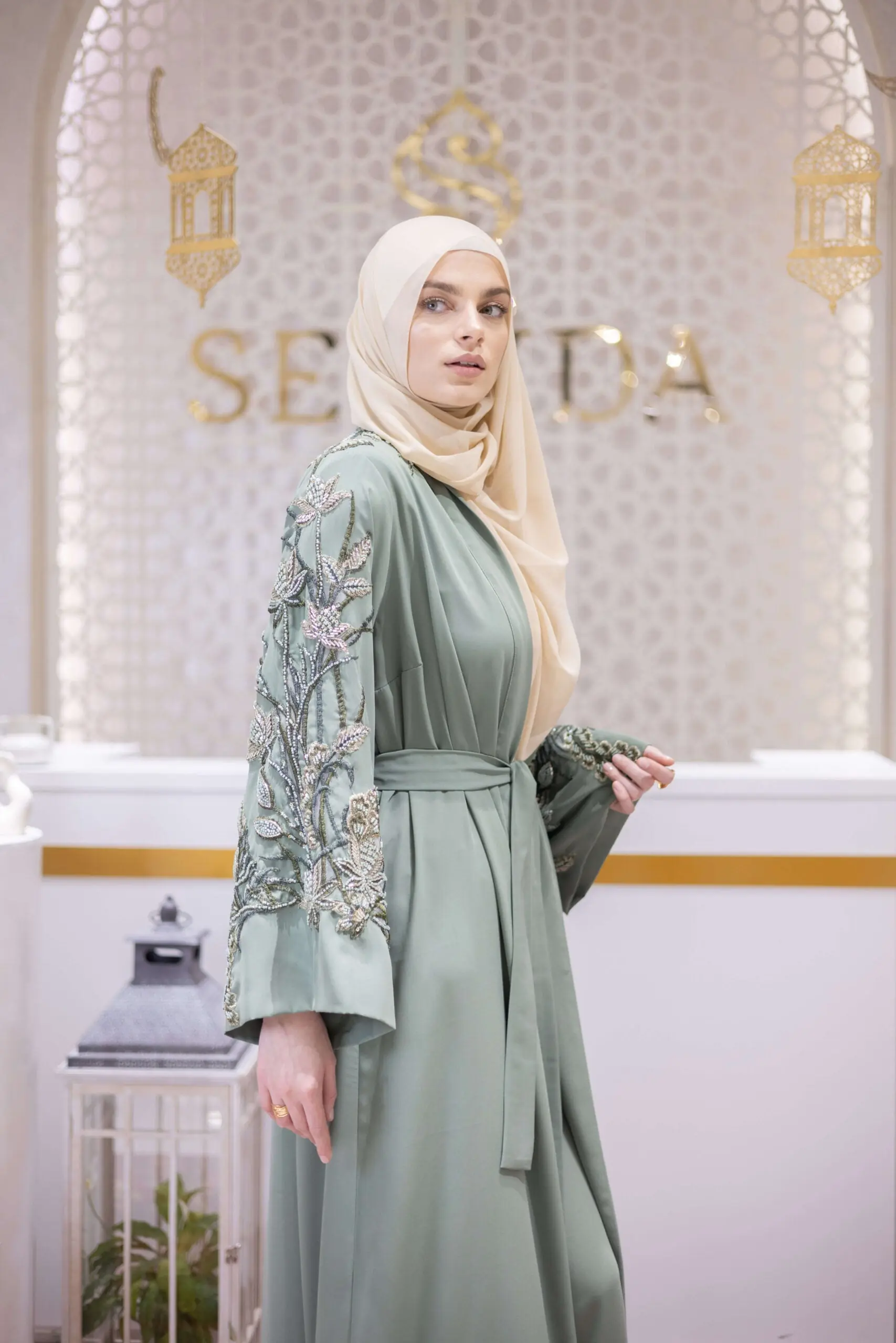 Desert Crown Embellished Abaya – Green, photo 4