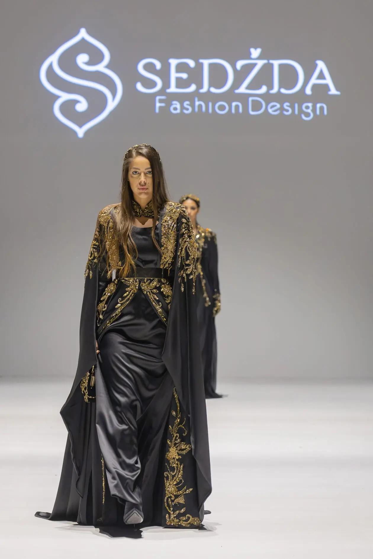 Model 02 The Power of Pain Gown – Black, photo 2