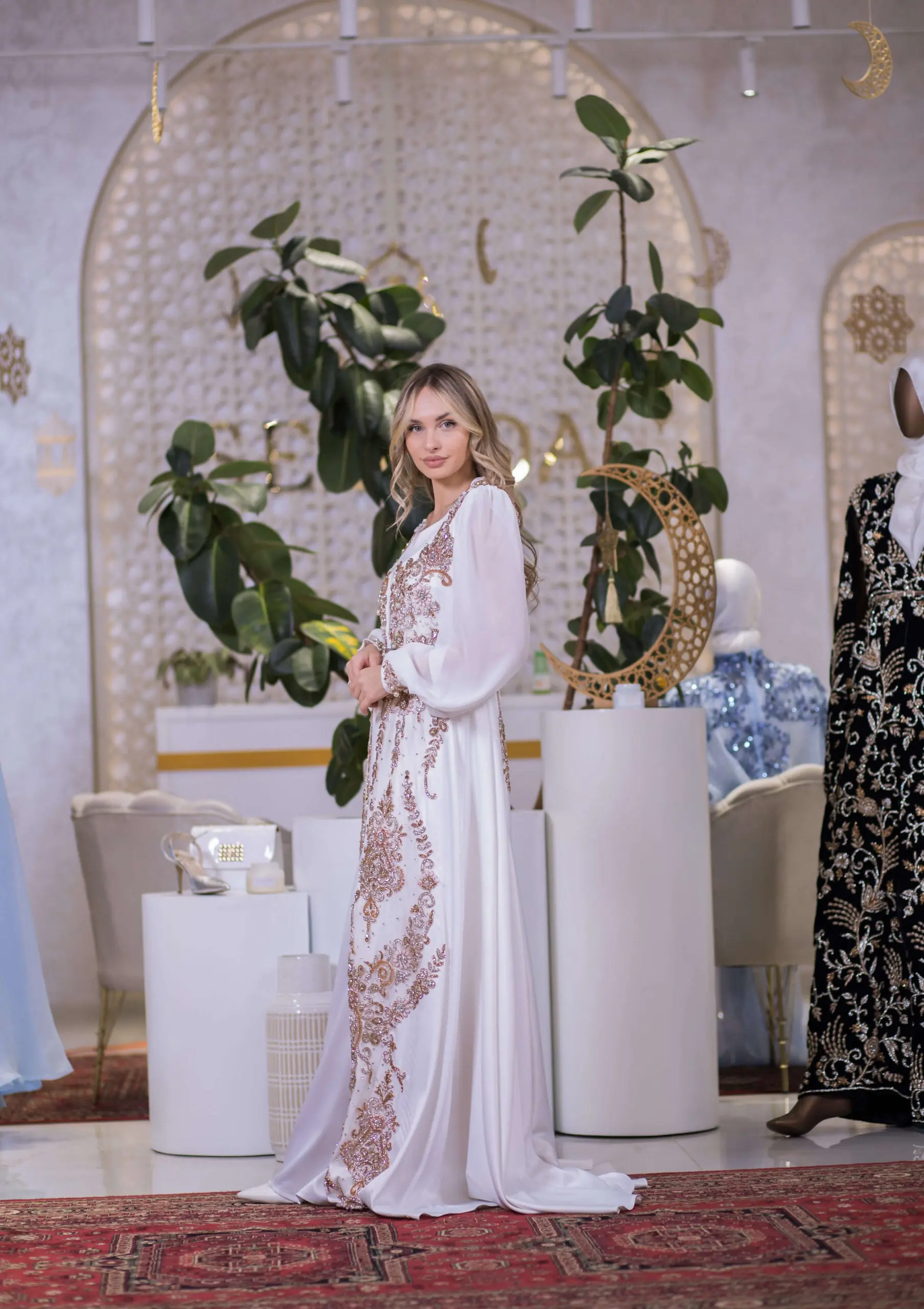 Radiant Bloom Embellished Satin Kaftan – White, photo 5