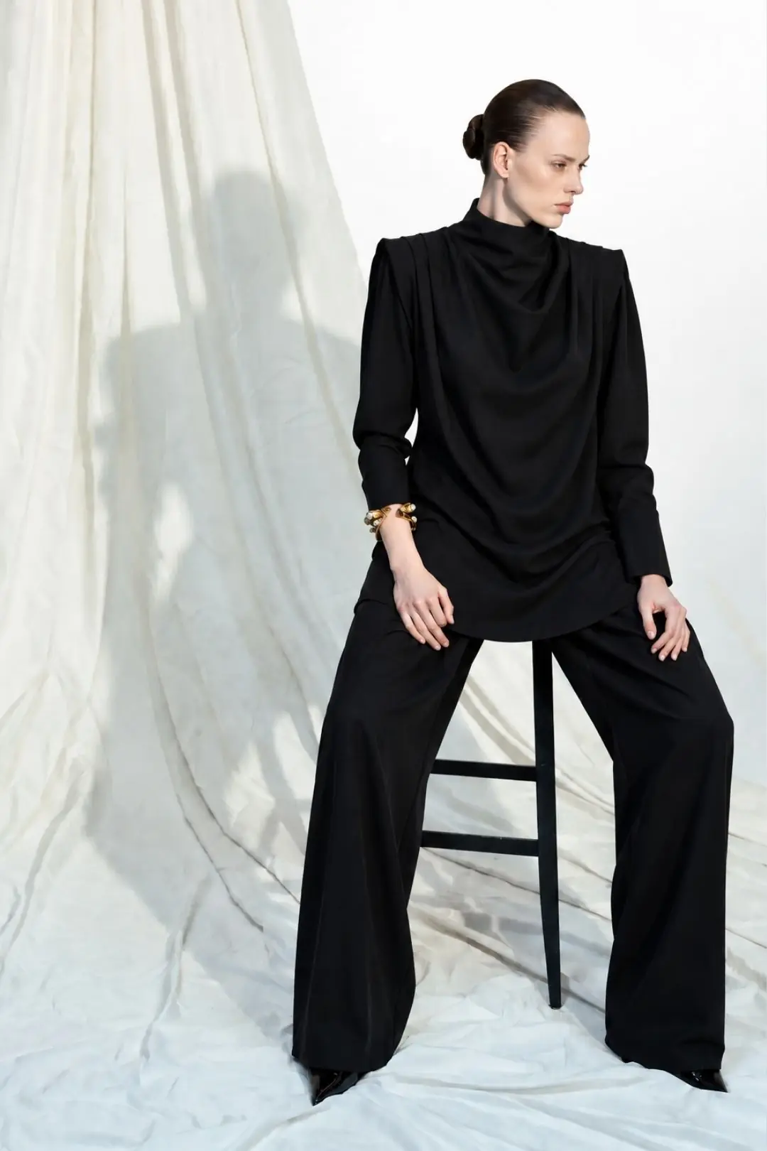 AMANDA Black Pleated Blouse & Trousers Set, photo 2