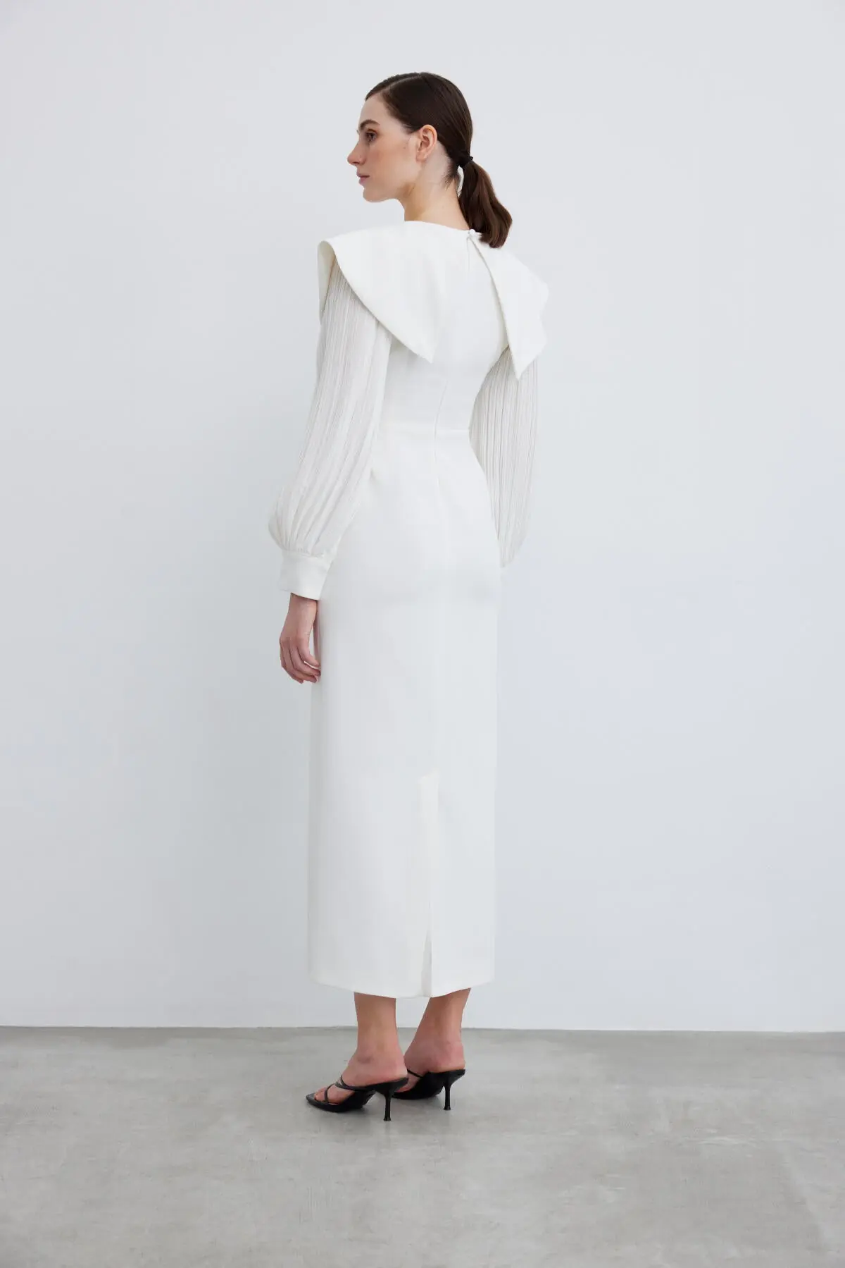 Elegant Pleated Sleeve Crepe Evening Dress – White, photo 3