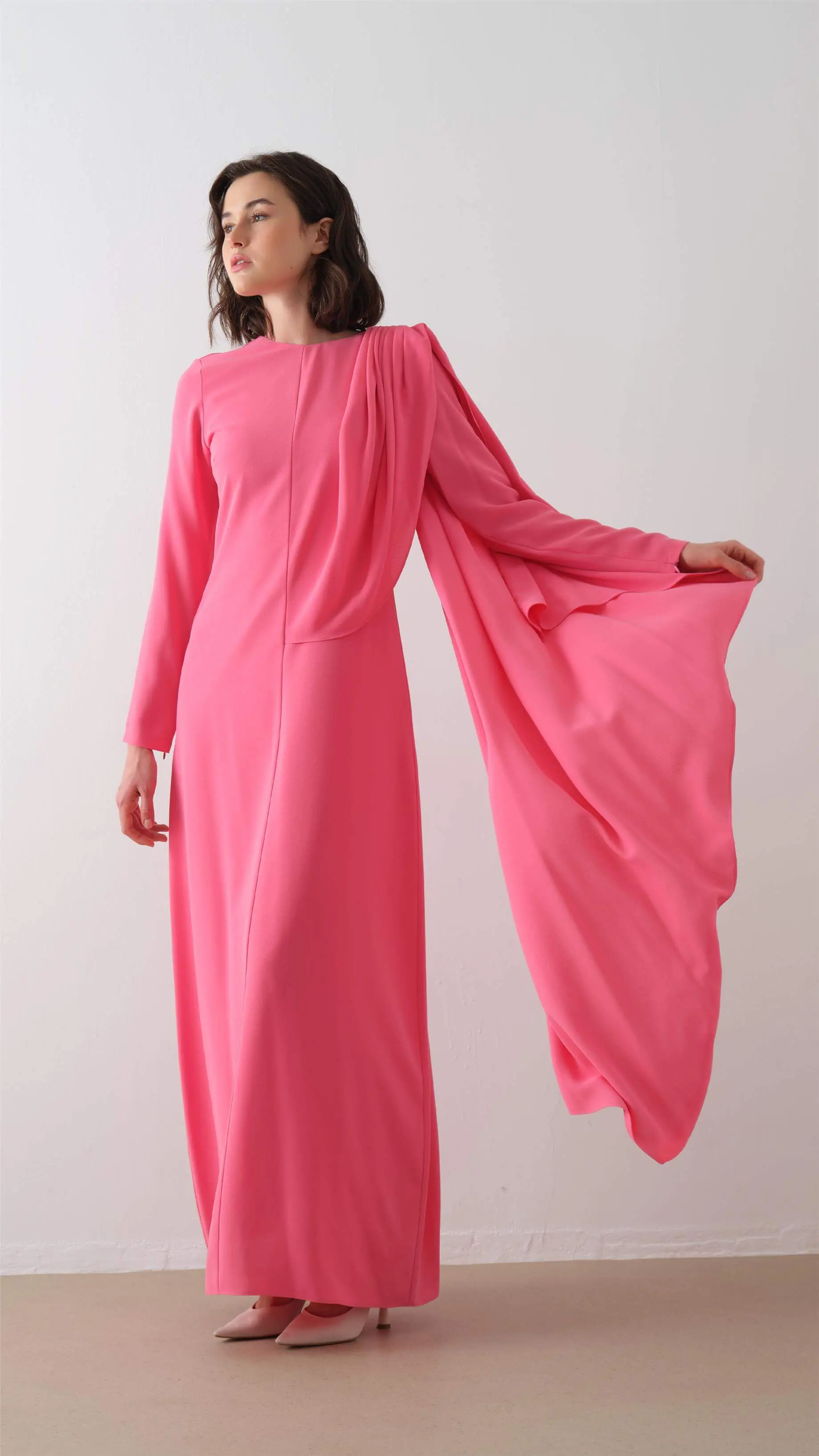 Cape-Shoulder Crepe Maxi Dress – Fuchsia, photo 4