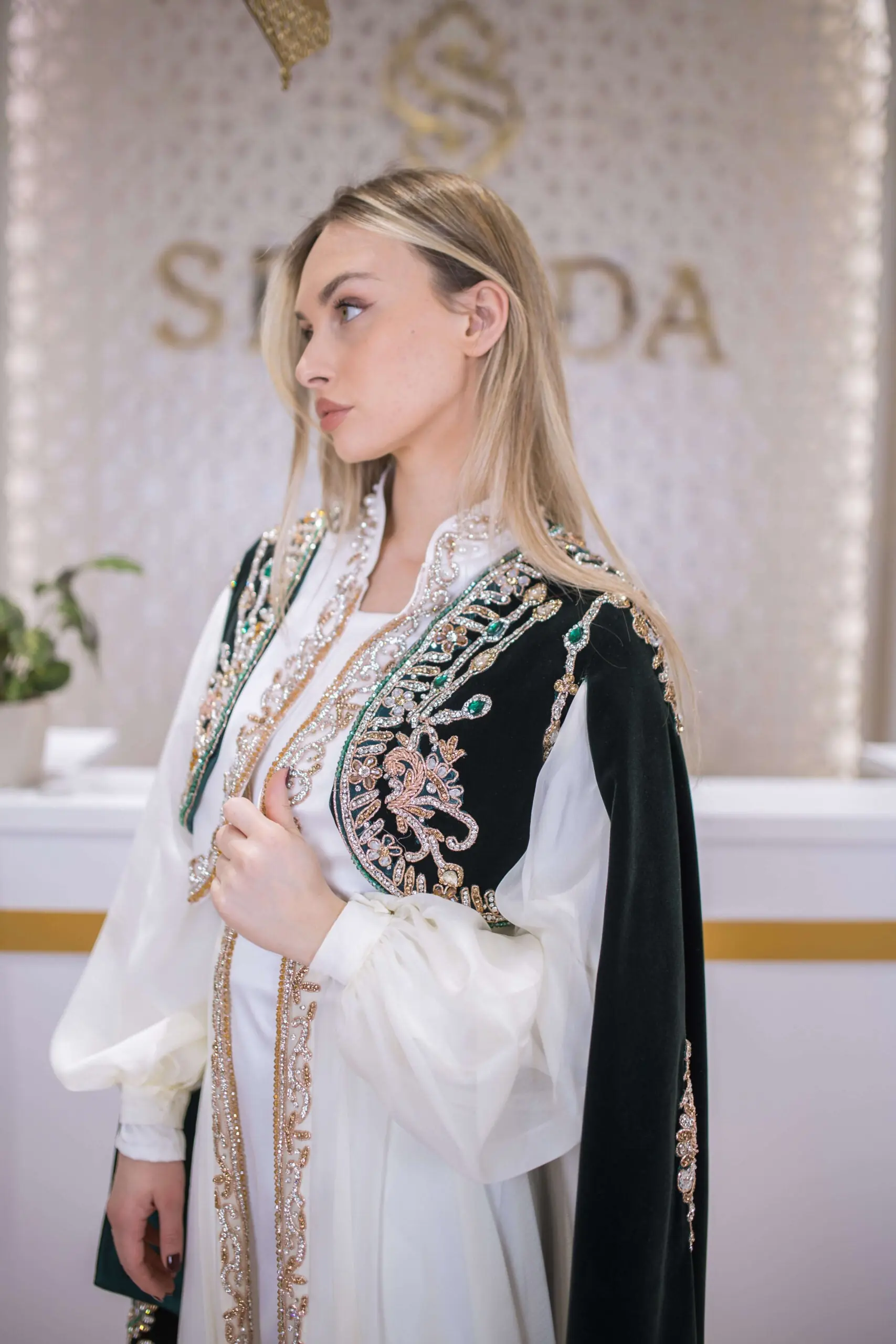 Caftan 18 Embellished Velvet Kaftan – Deep Green, photo 3