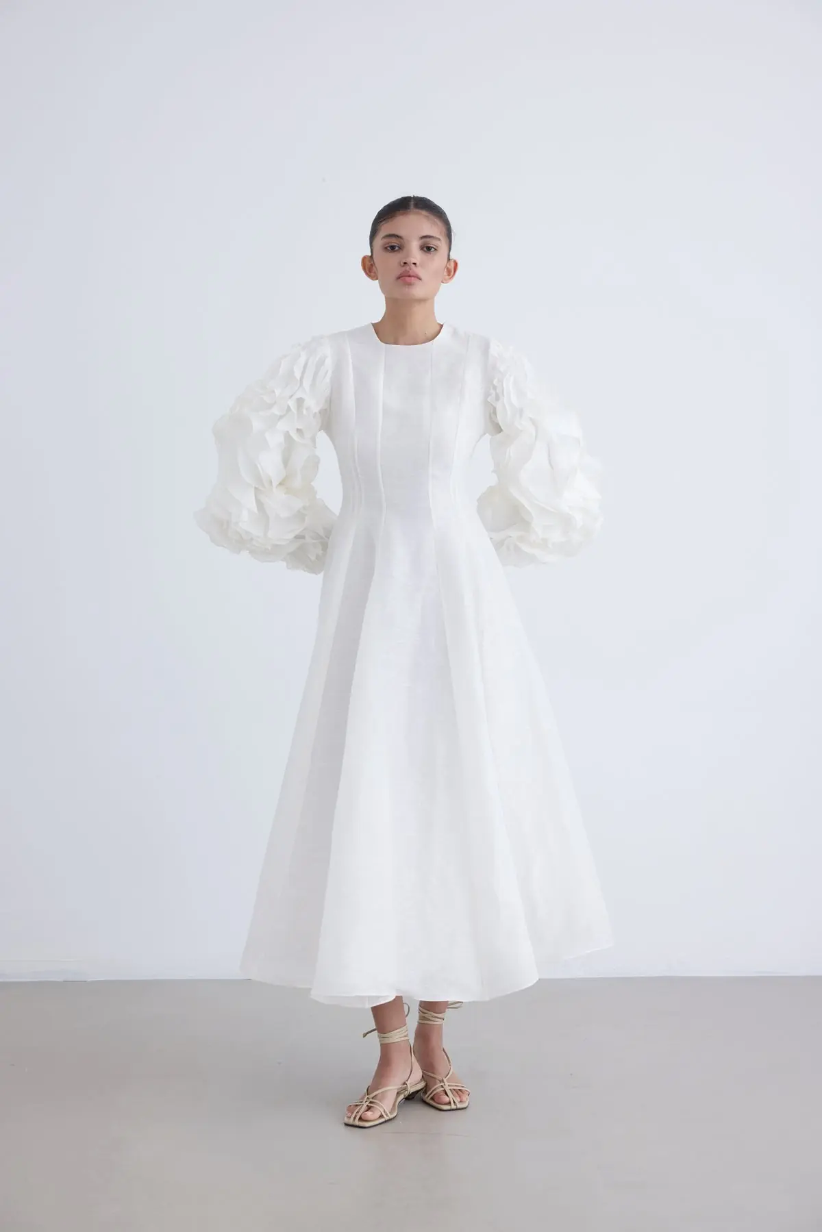 Silk-Linen Dress with Sculptural Ruffle Sleeves – White, photo 3