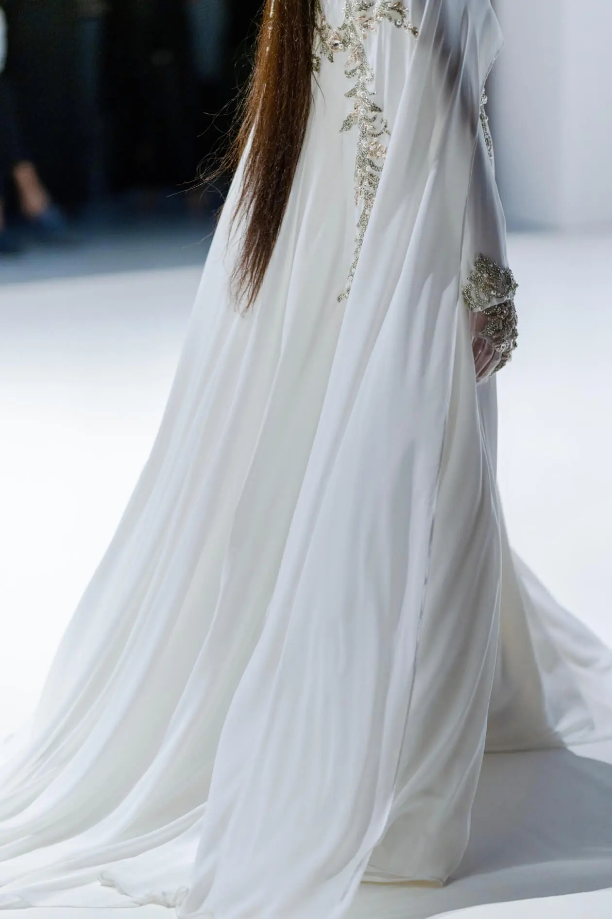 Model 09 The Power of Pain Gown – White, photo 3