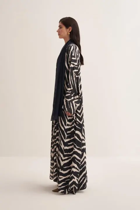 Zebra Print Monochrome Abaya with Matching Navy Scarf, photo 2