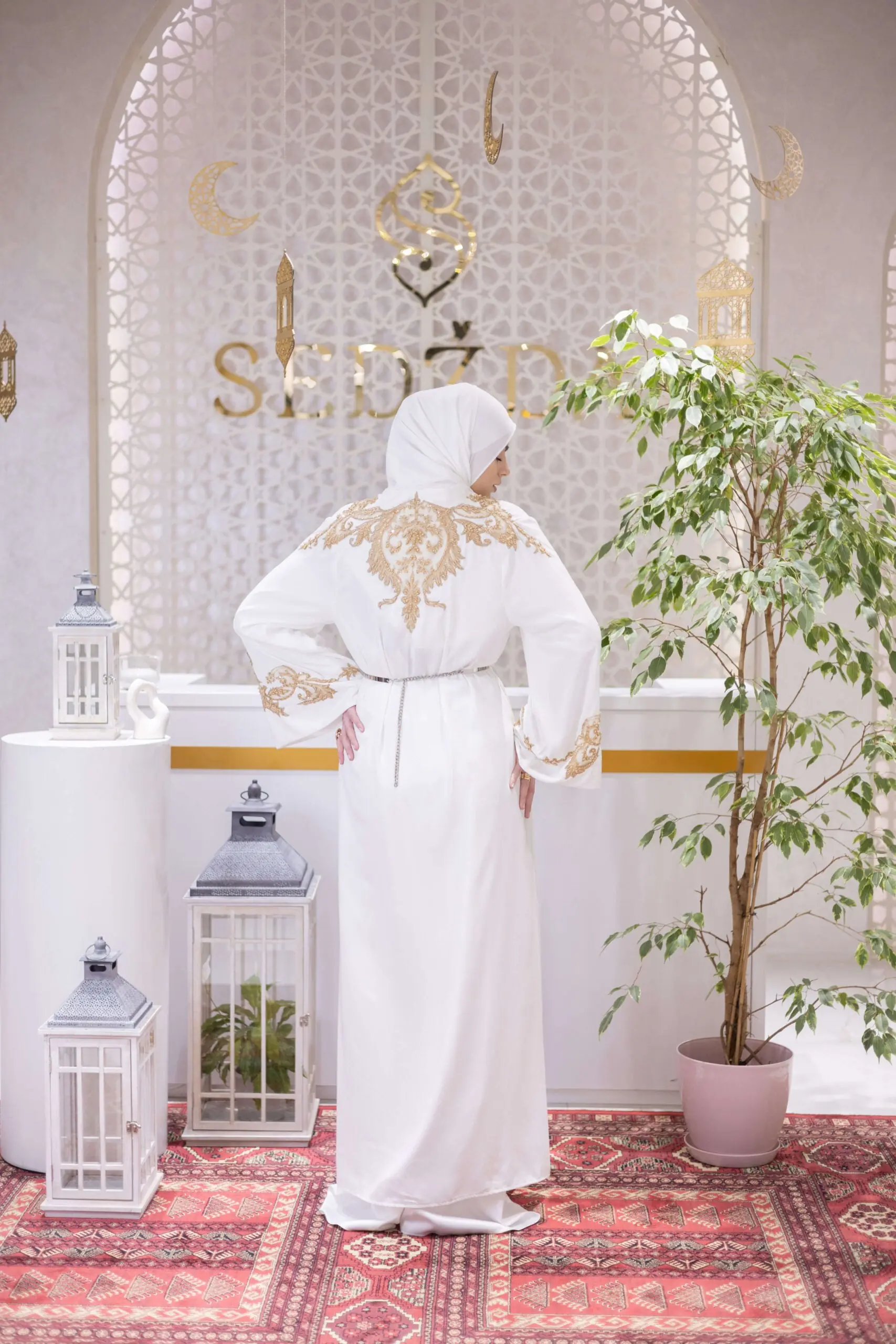 Opal Desert Embellished Abaya – White, photo 6