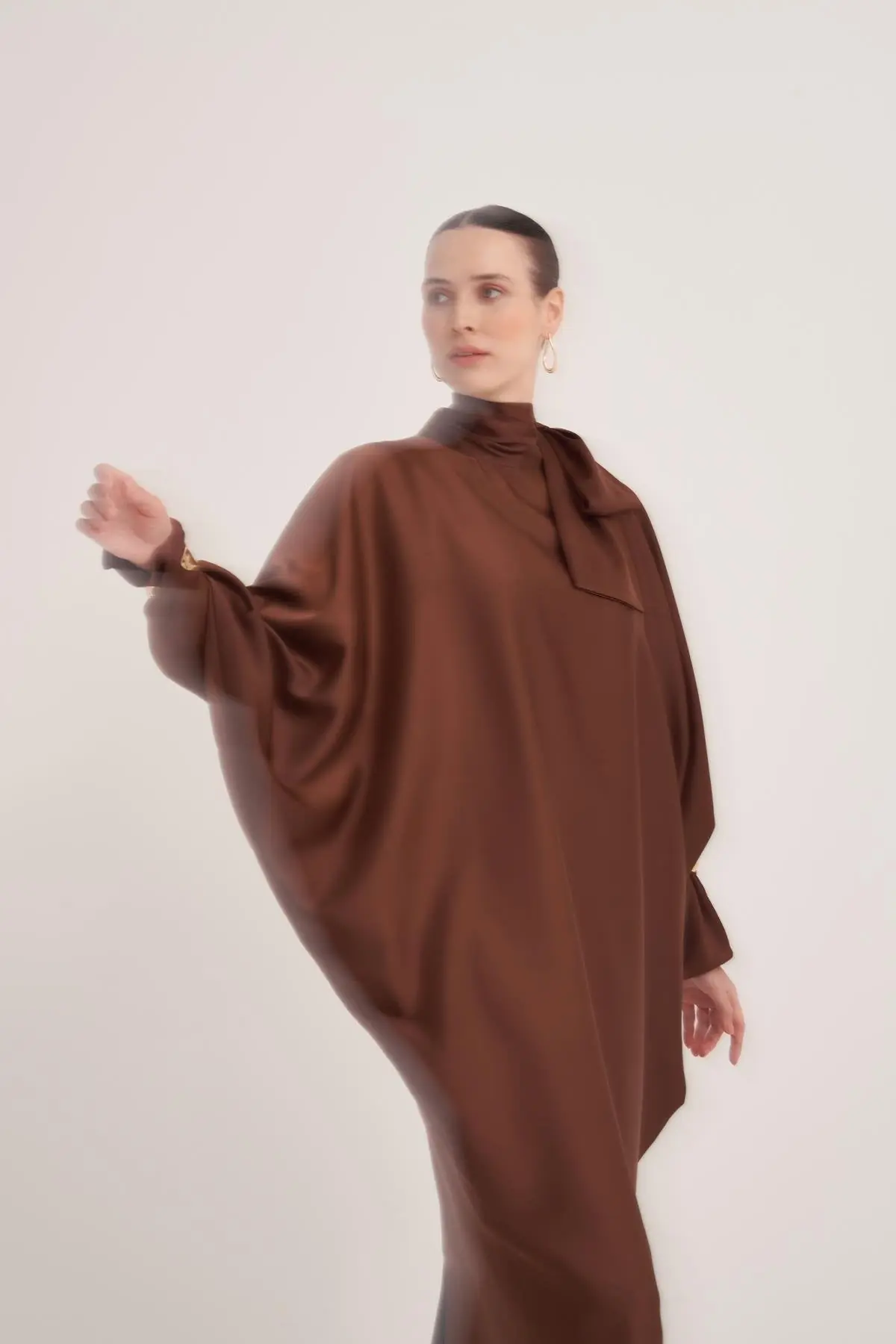 Sophie Satin Bow-Neck Dress – Brown, photo 3