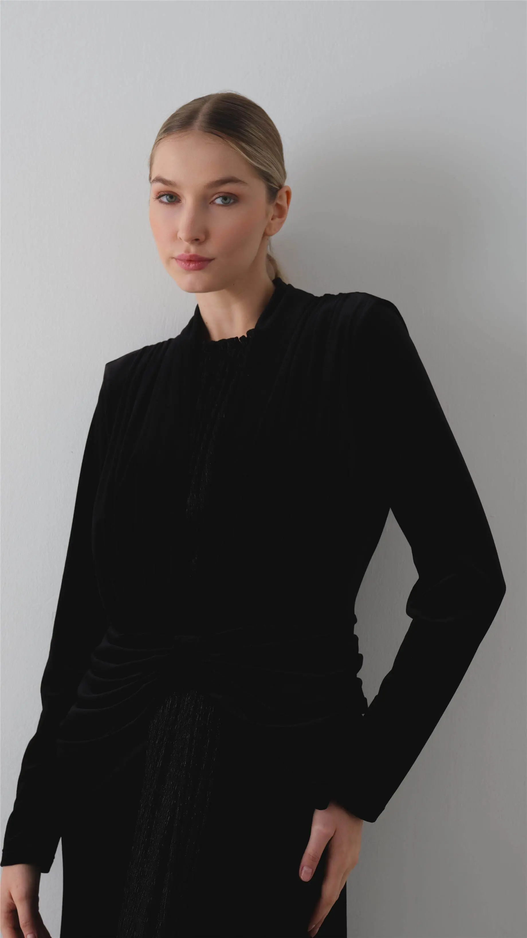 Front-Draped Velvet Dress – Black, photo 2