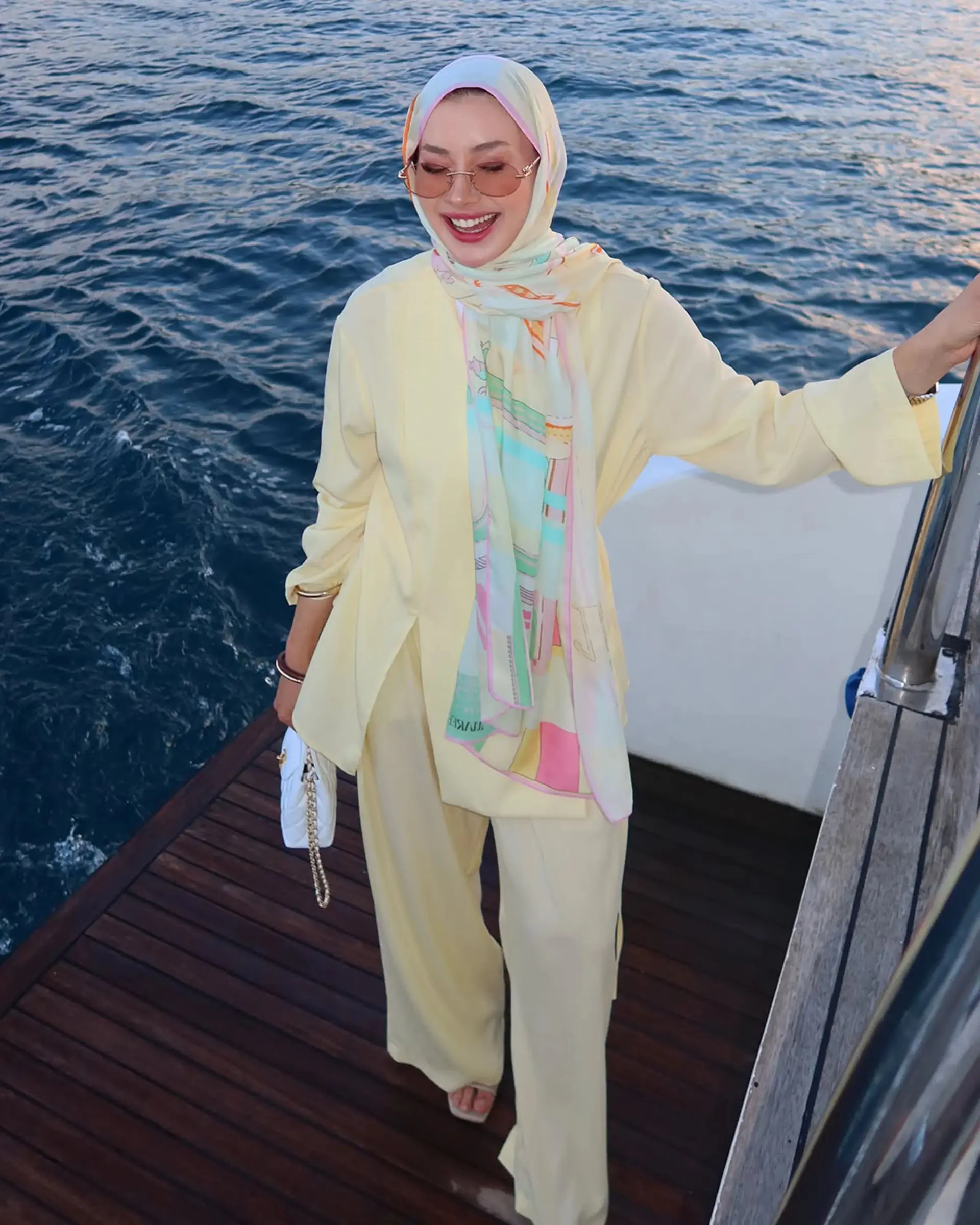 Sümeyra Yılmaz'ın Tercihi Pileli Dökümlü Tencel Pantolon-Sarı