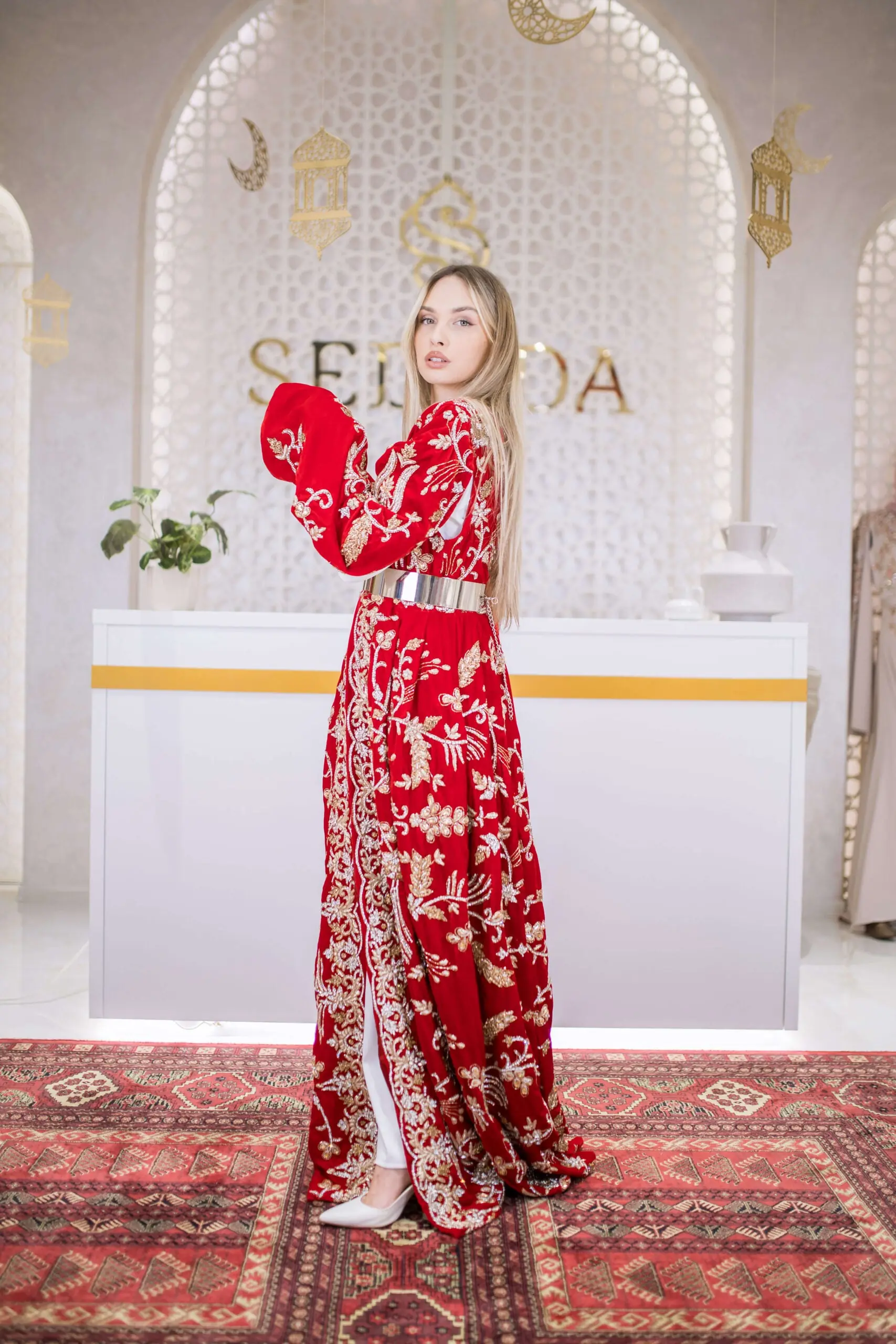 Royal Bloom Embellished Velvet Kaftan – Red, photo 4