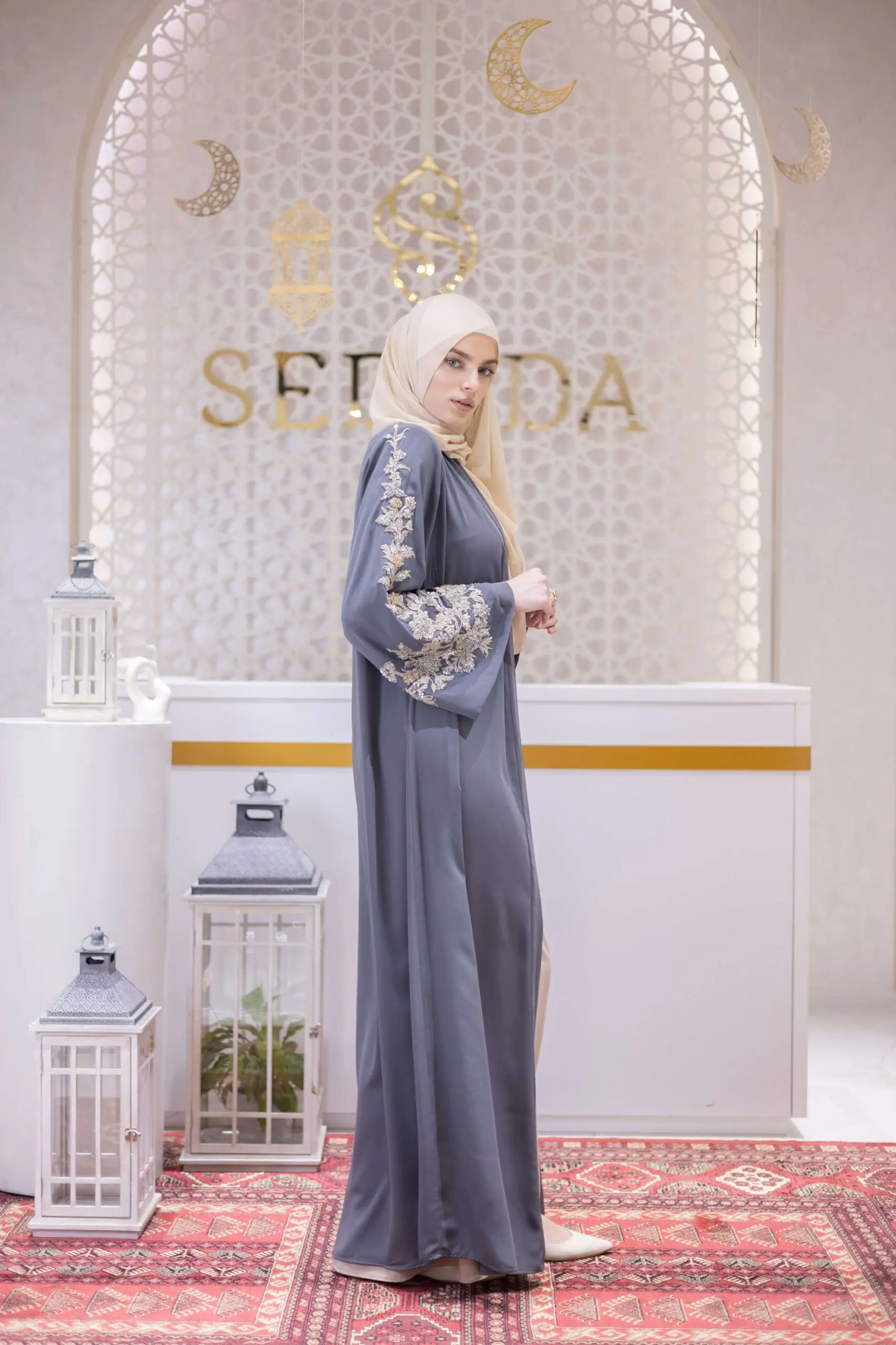 Pearl Aura Embellished Abaya – Gray, photo 7
