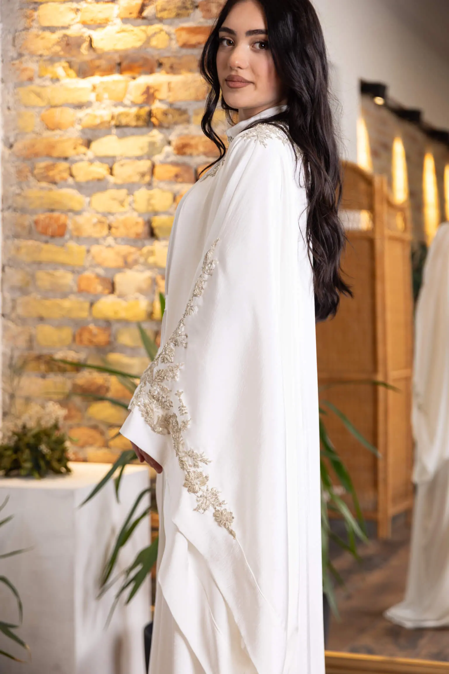 Golden Pulse Embellished Abaya – White, photo 5