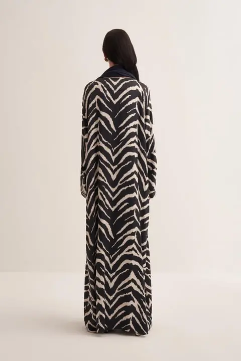 Zebra Print Monochrome Abaya with Matching Navy Scarf, photo 3