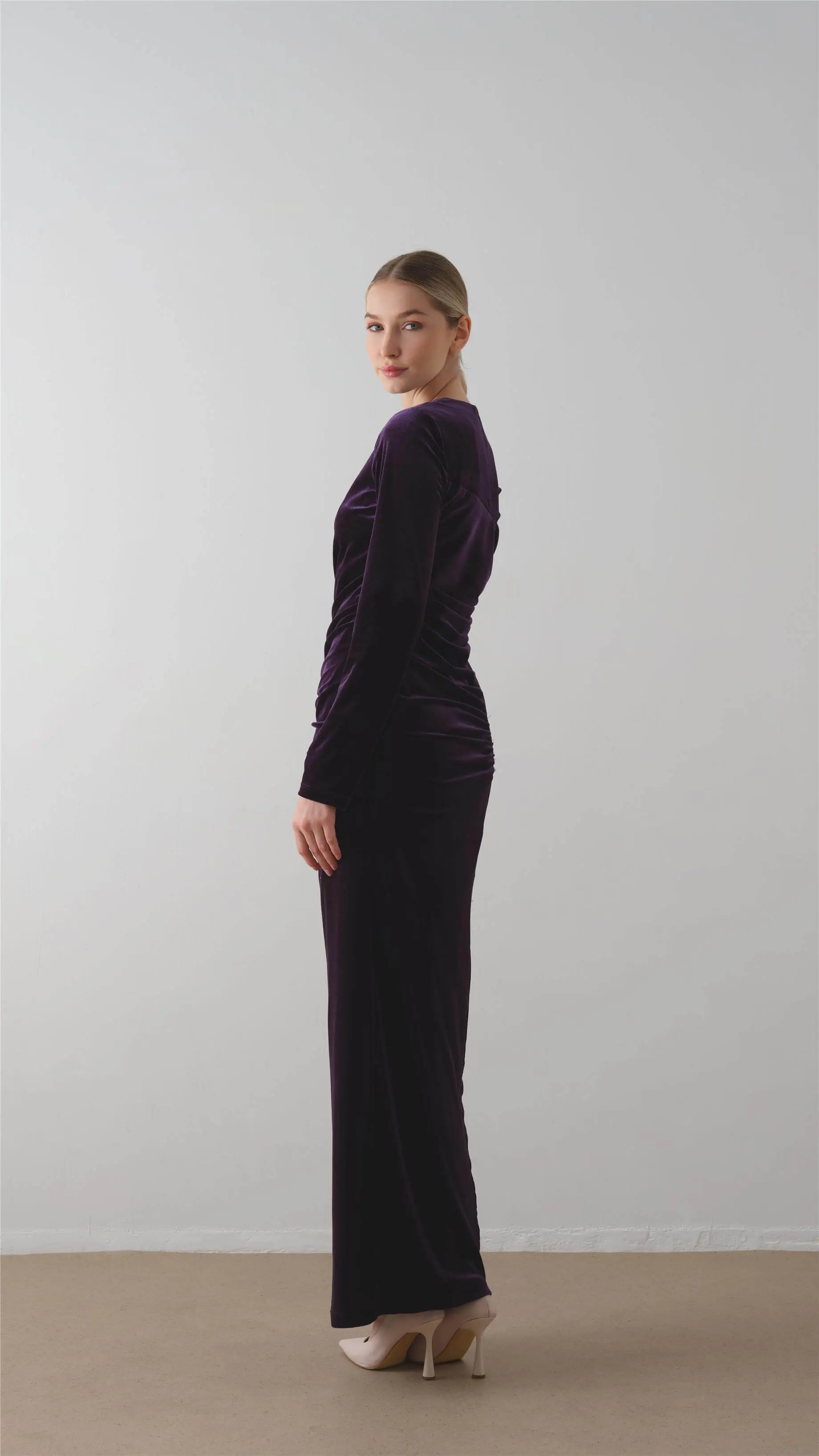Ruched Velvet Maxi Dress – Plum, photo 3