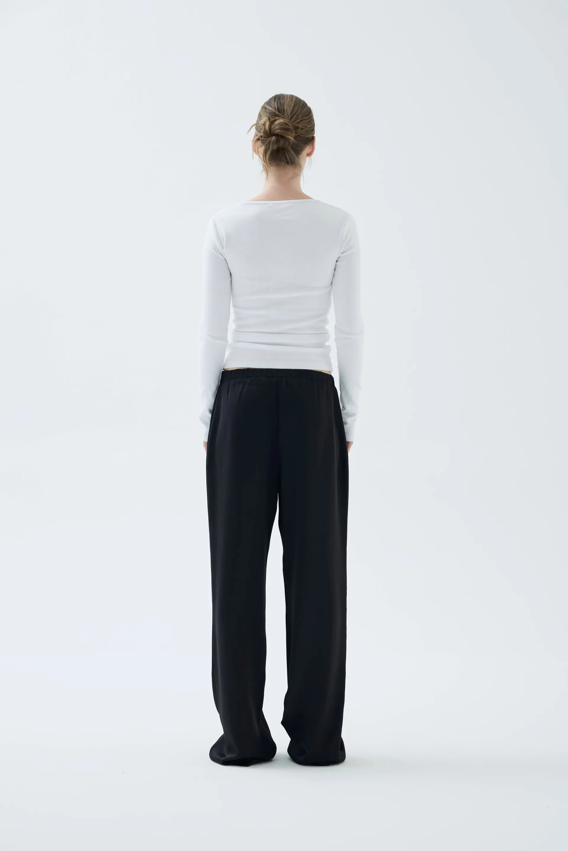Low-Rise Satin Basic Trousers – Black, photo 3