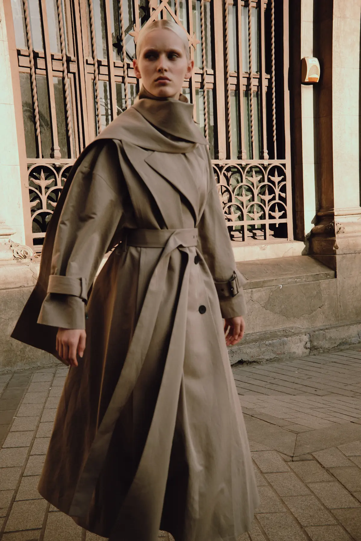 KEMERLİ İKİLİ TRENCHCOAT