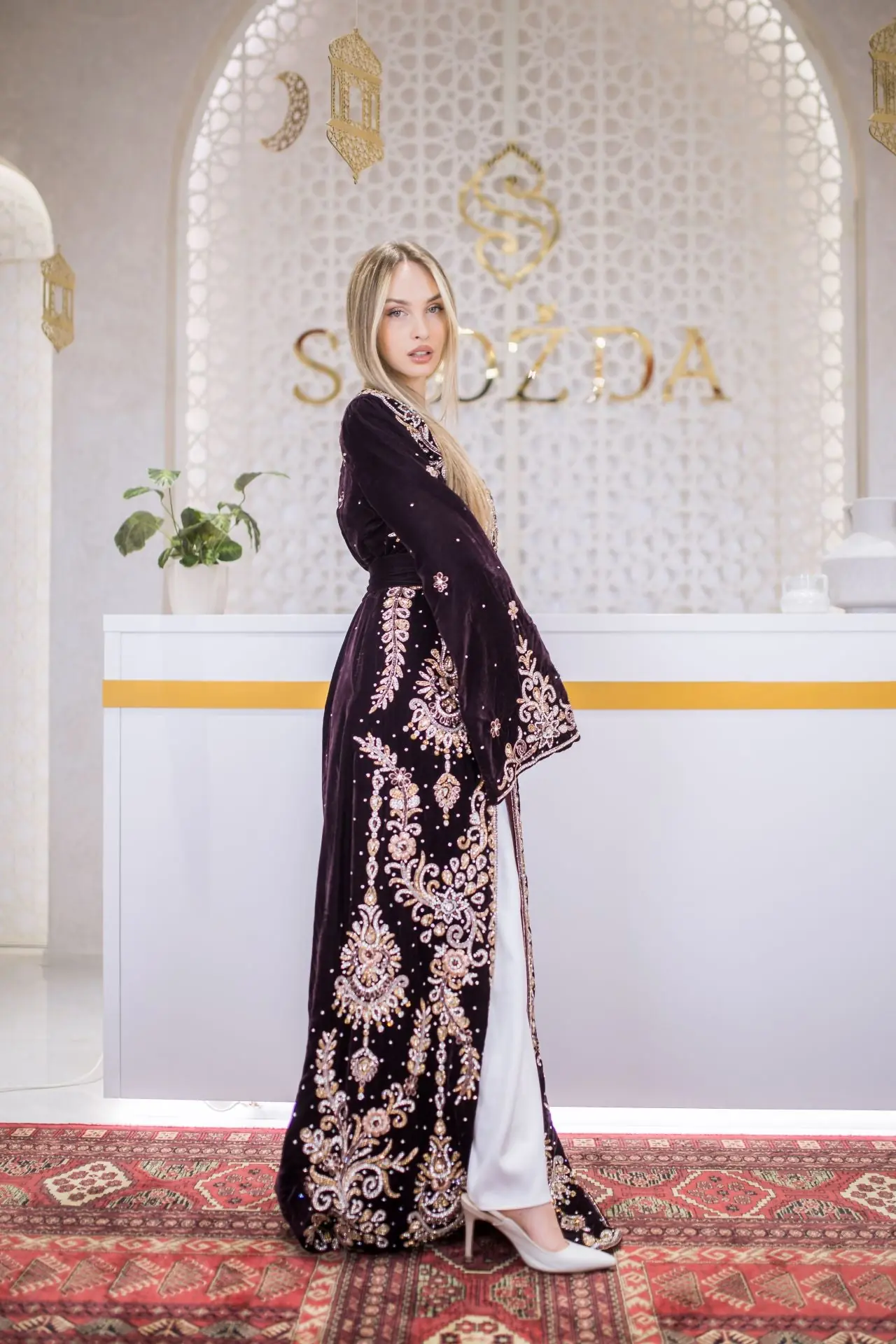 Silk Splendor Embellished Velvet Kaftan – Bordeaux, photo 3