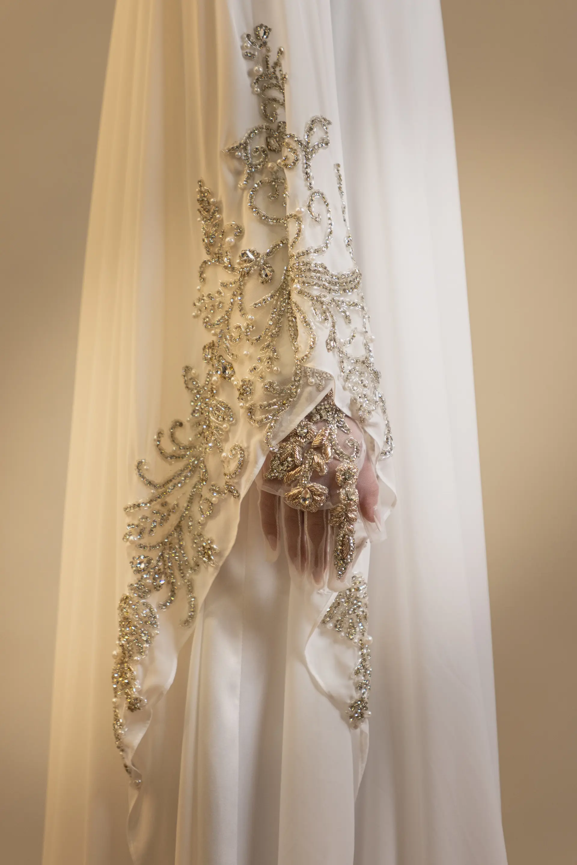 Majestic Drape Embellished Abaya – White, photo 2